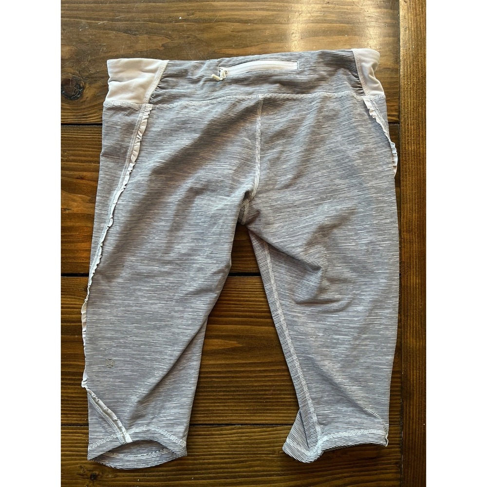 Lululemon Grey White Striped‎ Crop Leggings Ruffle Trim Back Zip Pocket Womens